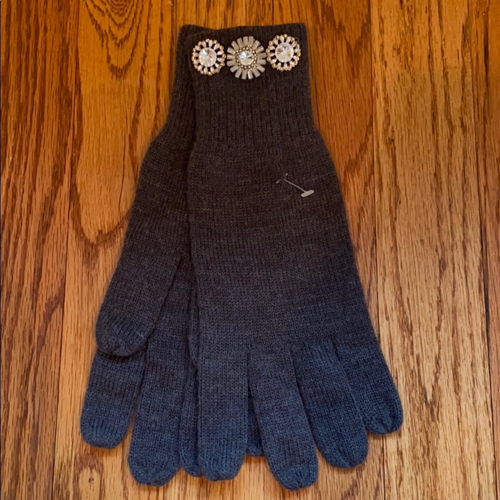 Gray Gloves - Picture 2 of 3